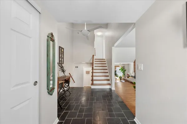 $379,000 | 2711 Bel Aire Drive, Arlington Heights, IL 60004