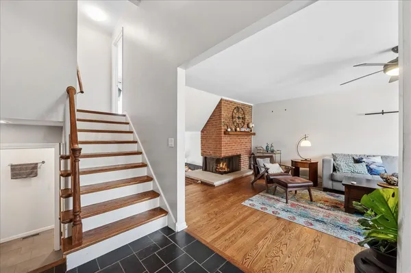 $379,000 | 2711 Bel Aire Drive, Arlington Heights, IL 60004