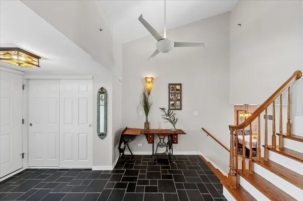 $379,000 | 2711 Bel Aire Drive, Arlington Heights, IL 60004