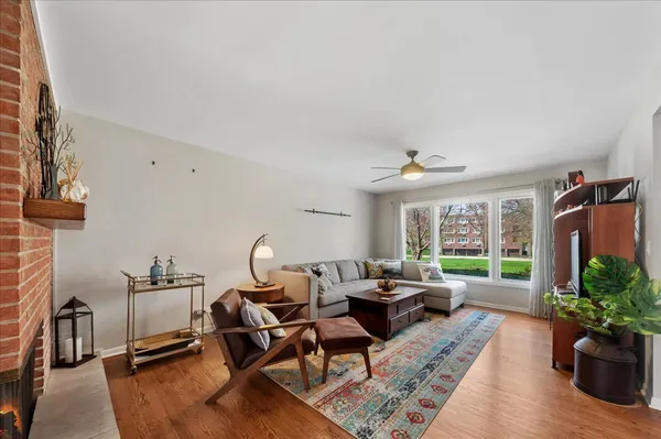 $379,000 | 2711 Bel Aire Drive, Arlington Heights, IL 60004