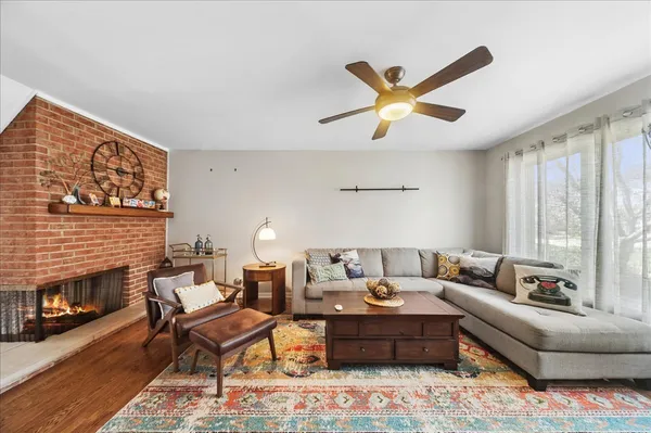 $379,000 | 2711 Bel Aire Drive, Arlington Heights, IL 60004
