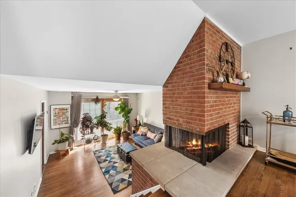 $379,000 | 2711 Bel Aire Drive, Arlington Heights, IL 60004