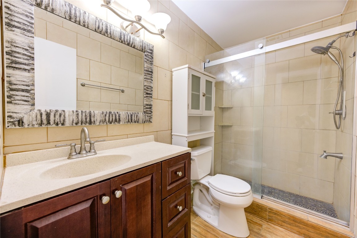 12339 South Dairy Ashford Road, Unit 2339 Houston, TX 77099 - Photo 15 of 19 Primary bathroom tiled up to the top throughout.