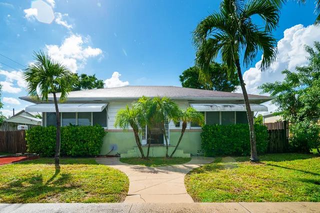 $2,450 | 727 South M Street, Unit 1, Lake Worth Beach, FL 33460