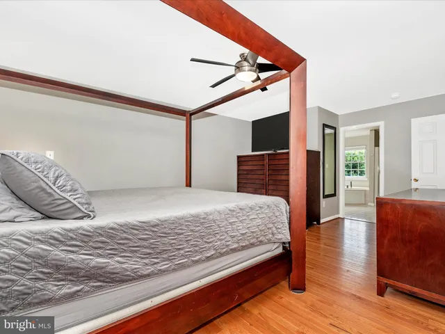 a livingroom with workspace and a window