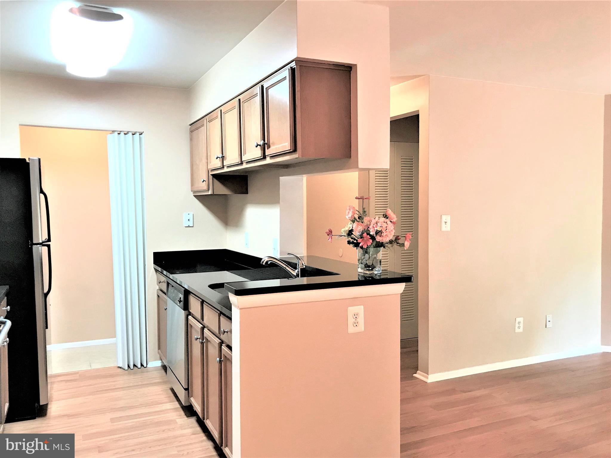 1783 Jonathan Way, Unit H Reston, VA 20190 - Photo 6 of 27 Kitchen