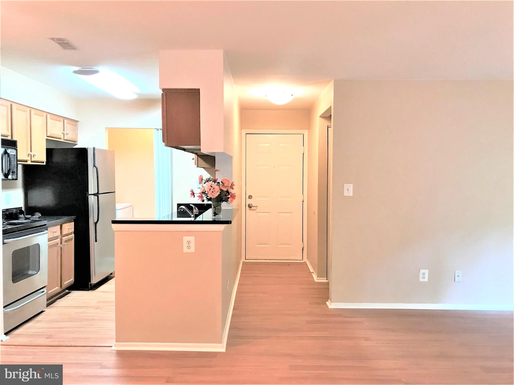 1783 Jonathan Way, Unit H Reston, VA 20190 - Photo 7 of 27 Kitchen