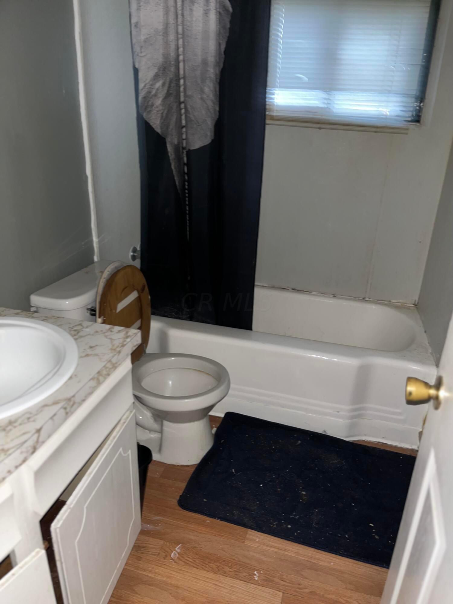 1076 South Ashburton Road Columbus, OH 43227 - Photo 4 of 8 1076 Bath
