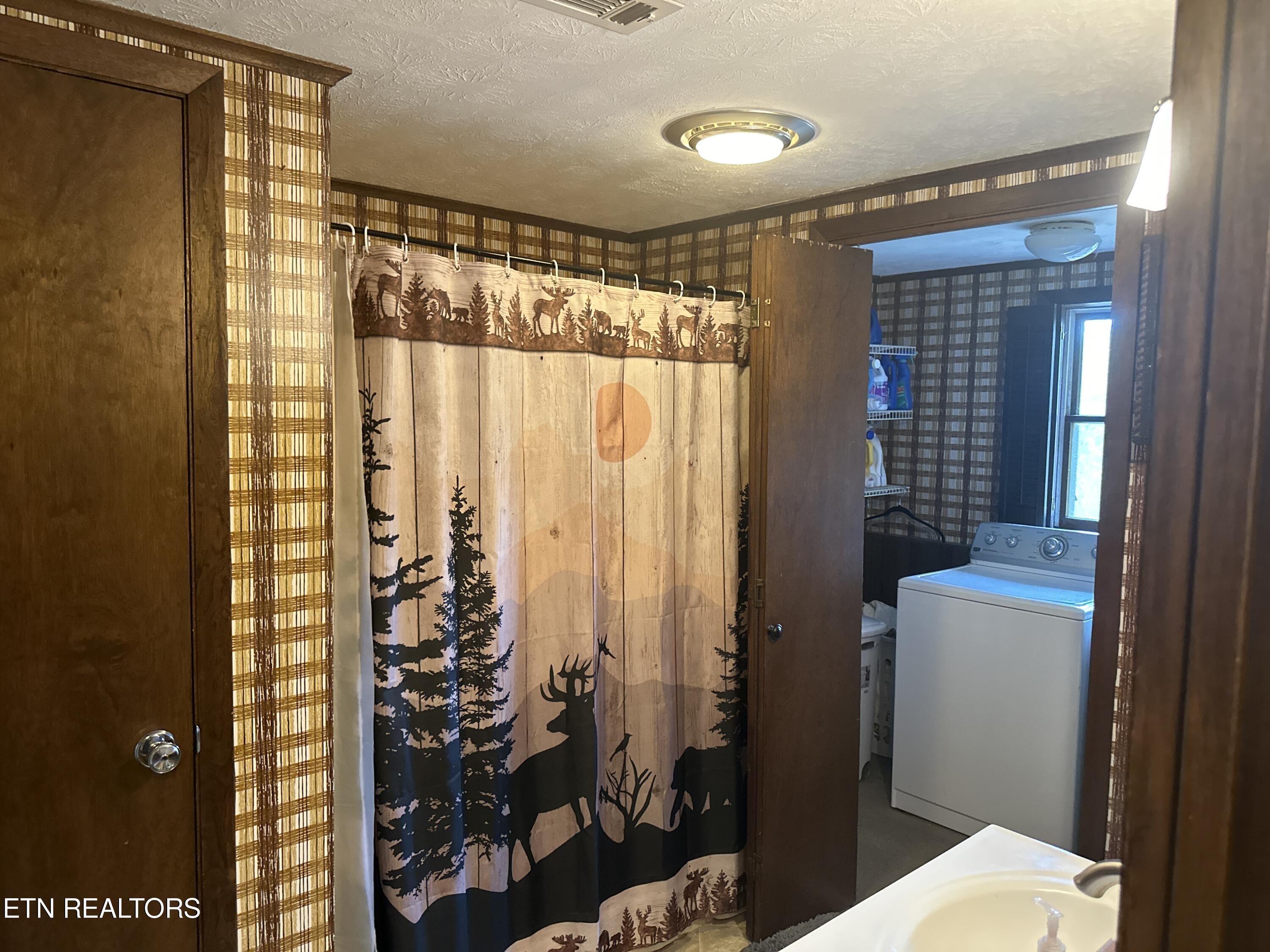 412 Orchard Knob Road Clinton, TN 37716 - Photo 33 of 43 DJI_20240919_132950_603