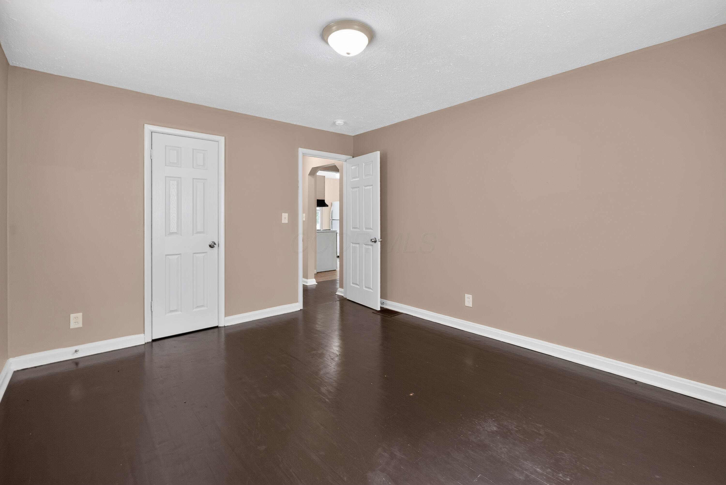 852 South Hampton Road Columbus, OH 43227 - Photo 15 of 31 19_852_S_Hampton_Rd-Bedroom-on-7