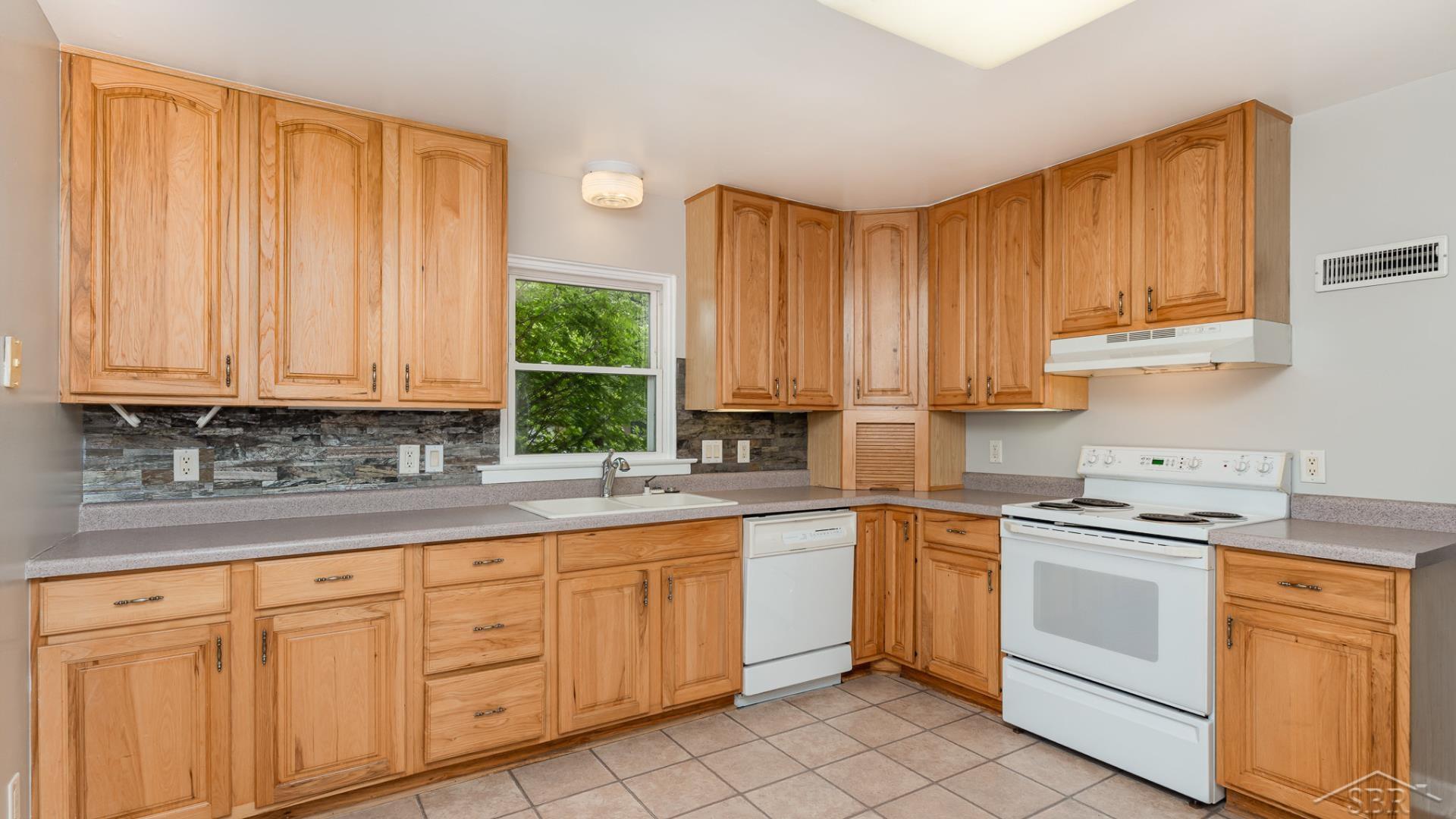 1355 Hemmeter Road Saginaw, MI 48638 - Photo 5 of 30 50175800-eee2240a-b608-4f9a-8d4b-29f291e86a36.JPG