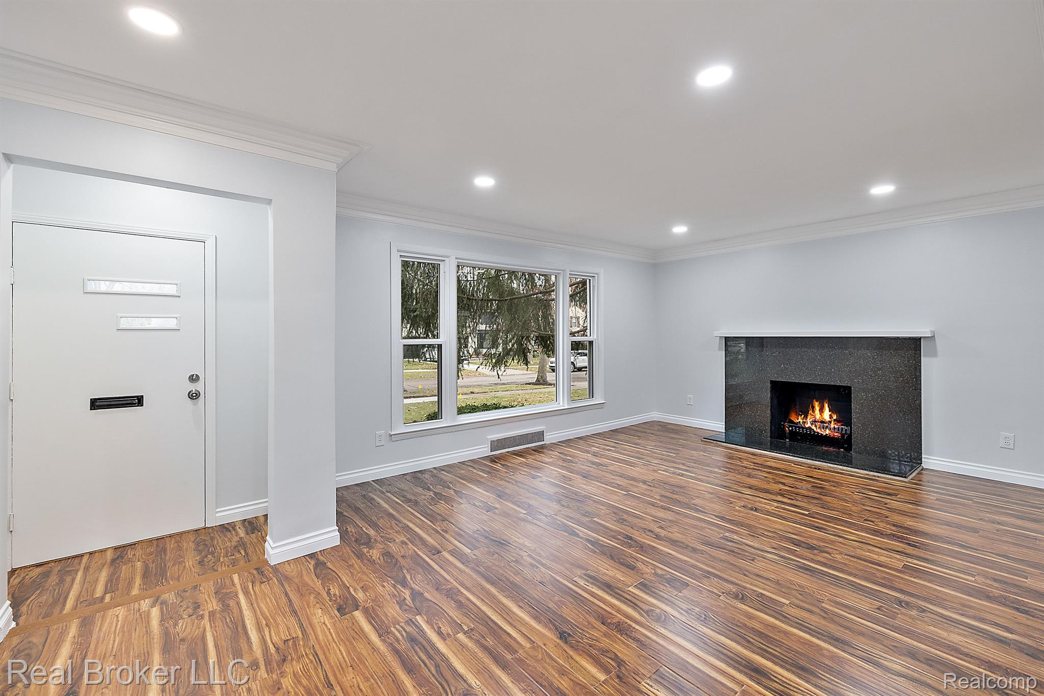 4137 Cumberland Road Berkley, MI 48072 - Photo 2 of 43 Gallery Image 2
