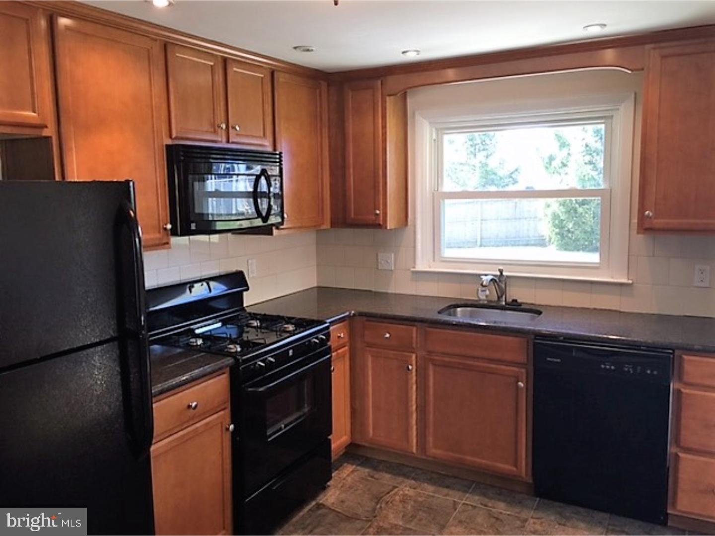 380 Lewis Road Springfield, PA 19064 - Photo 6 of 23