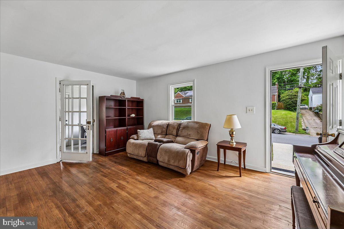 2709 Fenimore Road Silver Spring, MD 20902 - Photo 6 of 41 Living Area
