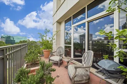 $1,075,000 | 511 South Post Oak Lane, Unit 6D, Houston, TX 77056