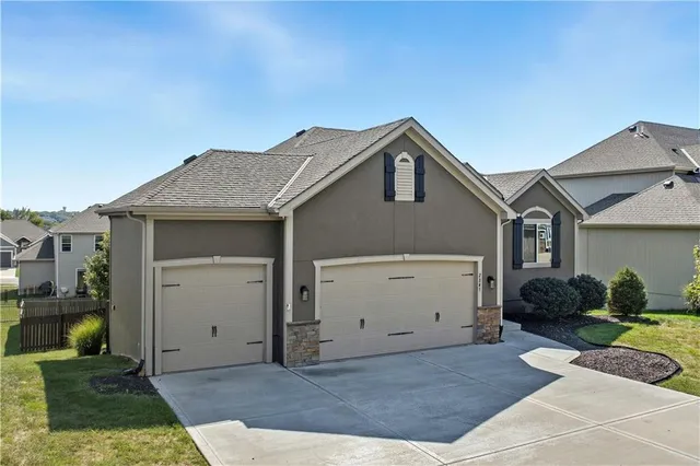 $525,000 | 2341 Southwest River Trail Road, Lee's Summit, MO 64082