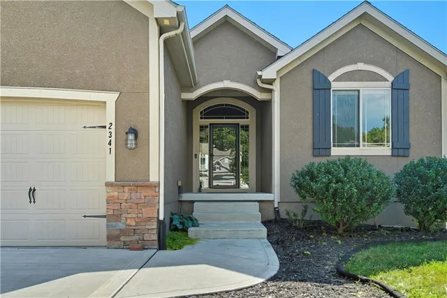 $525,000 | 2341 Southwest River Trail Road, Lee's Summit, MO 64082