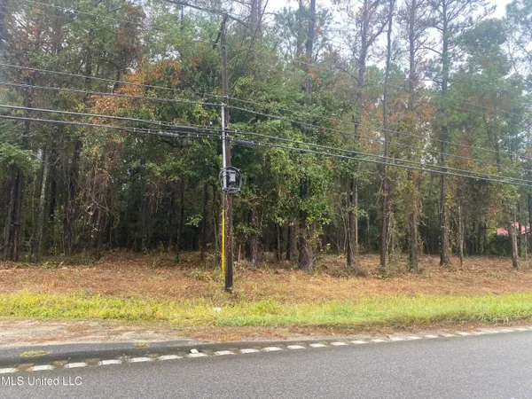 $64,900 | 613 Hwy Escatawpa Ms 39552, Moss Point, MS 39562
