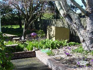 2925 Arden Way Santa Rosa, CA 95403 - Photo 3 of 11 a wooden fence with some plants