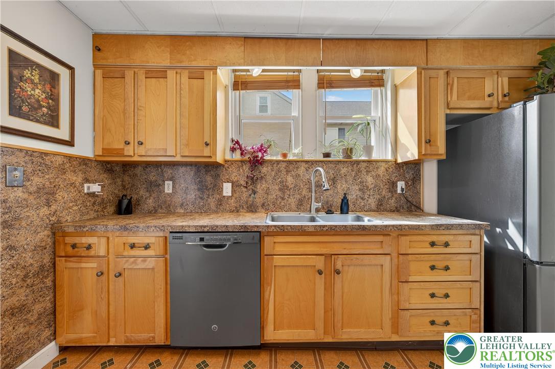 945 Main Street Bethlehem, PA 18018 - Photo 17 of 75