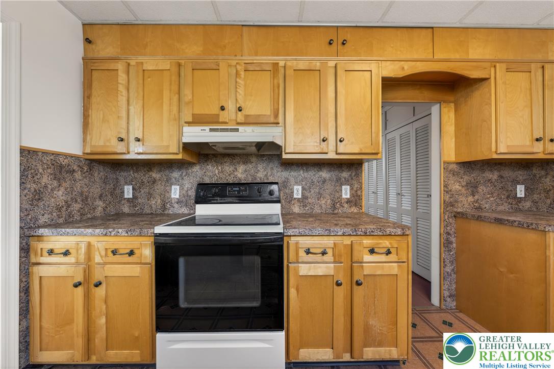 945 Main Street Bethlehem, PA 18018 - Photo 18 of 75 a kitchen with stainless steel appliances granite countertop a stove and a microwave