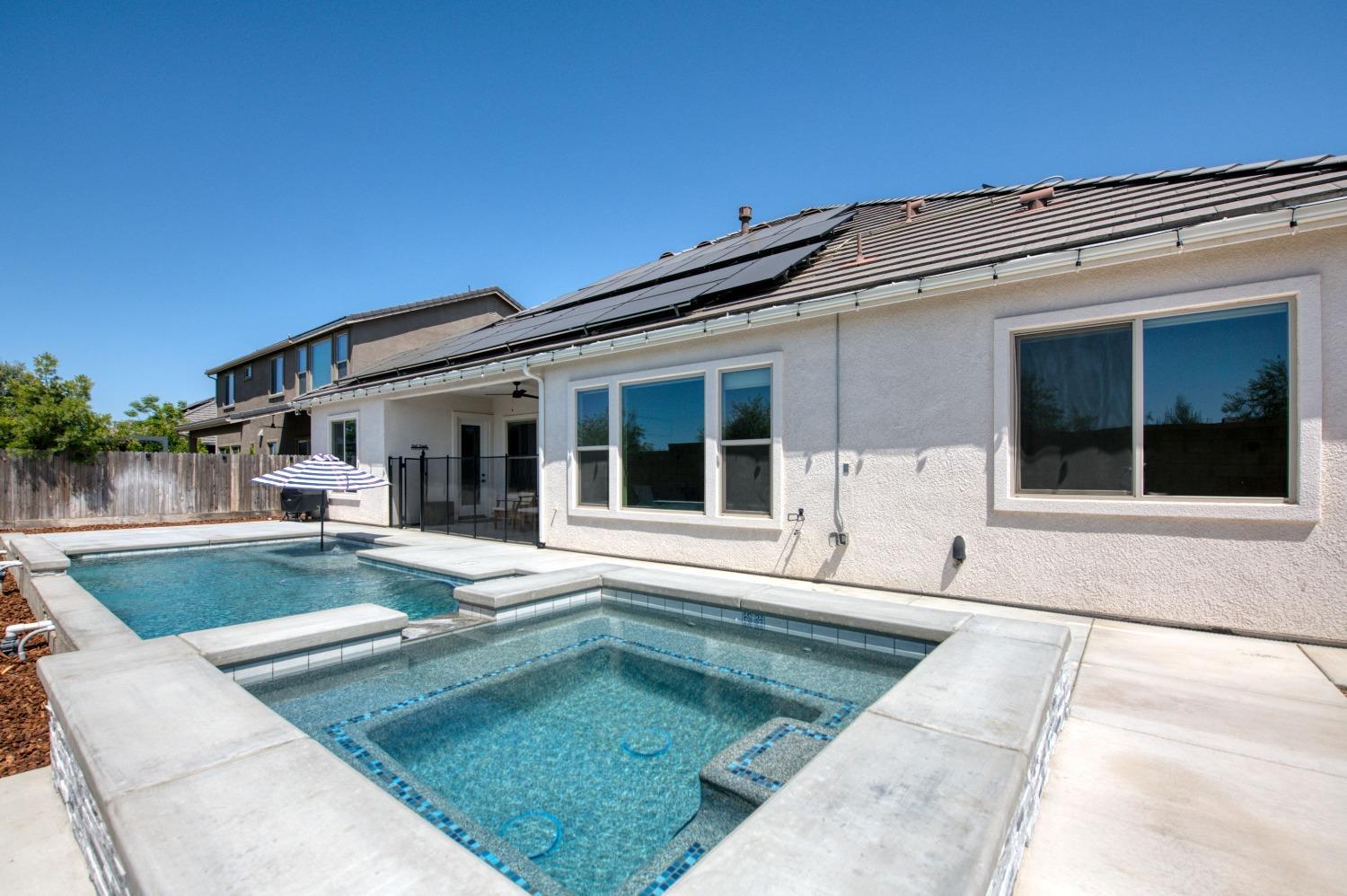 678 Ponderosa Way Madera, CA 93636 - Photo 34 of 38 front view of a house with a yard