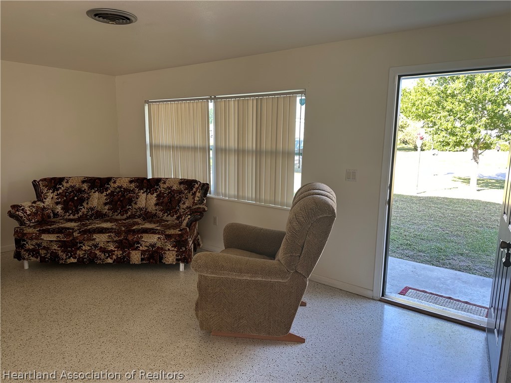 104 Pinehurst Road Sebring, FL 33870 - Photo 5 of 22 Gallery Image 5