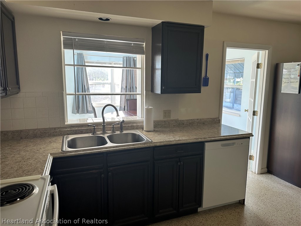 104 Pinehurst Road Sebring, FL 33870 - Photo 8 of 22 Gallery Image 8
