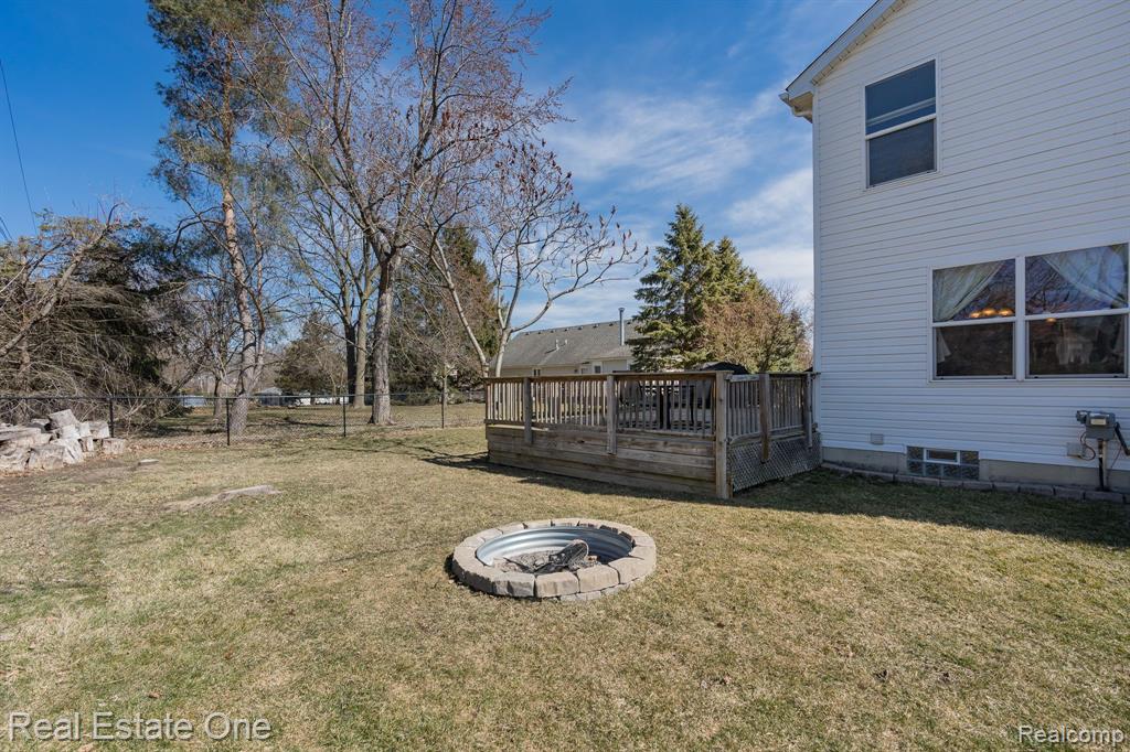 390 Shadywood Road Rochester Hills, MI 48307 - Photo 33 of 38