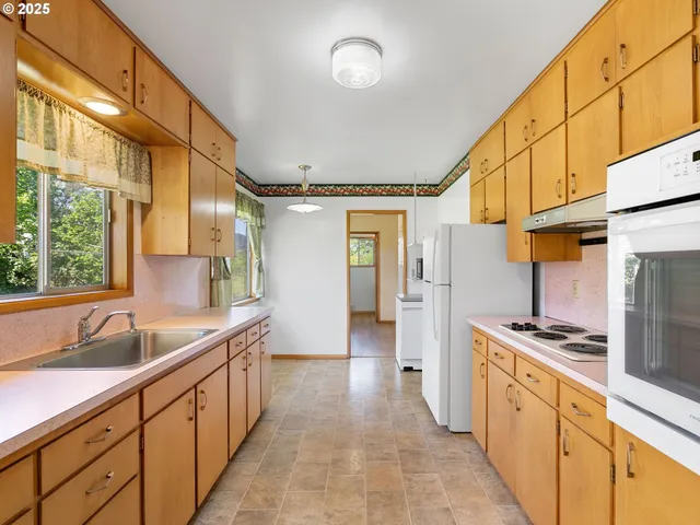 $775,000 | 46870 East Lyons Mill City Drive, Lyons, OR 97358