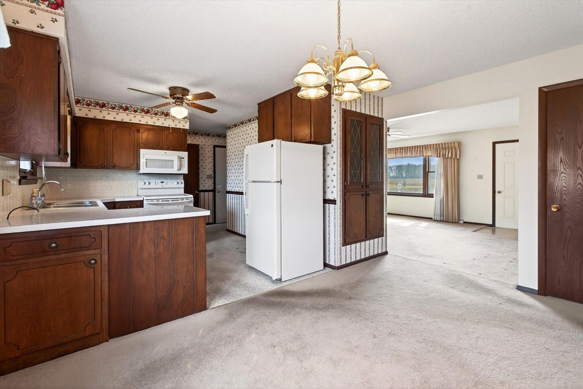 565 West Rockey Weed Road Berrien Springs, MI 49103 - Photo 5 of 24 04-6