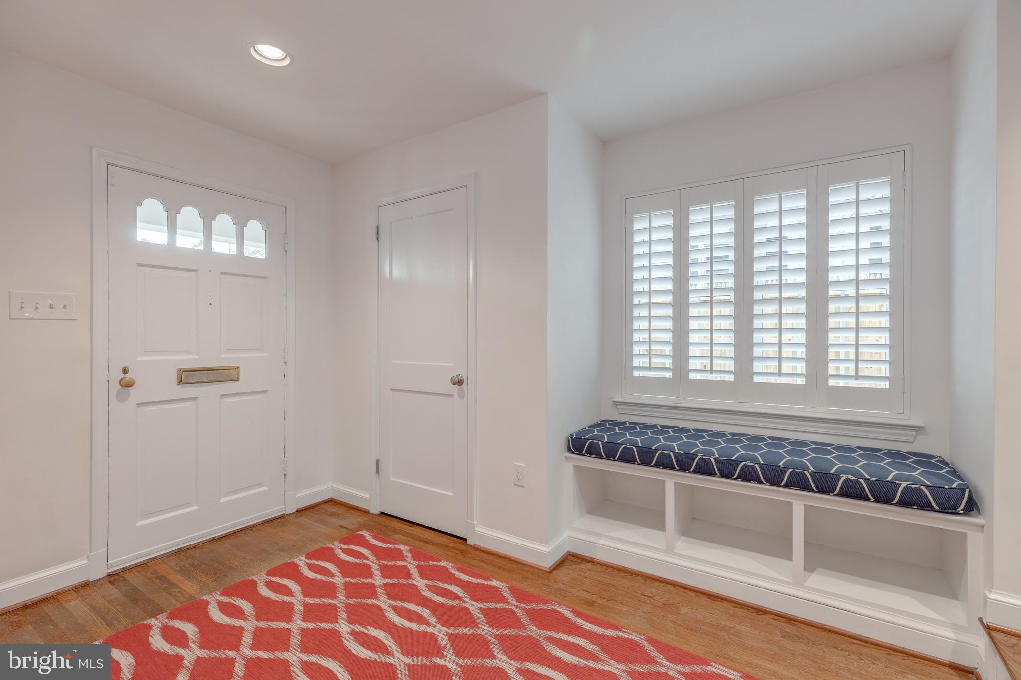 4909 Redford Road Bethesda, MD 20816 - Photo 2 of 23 Main Level - Foyer