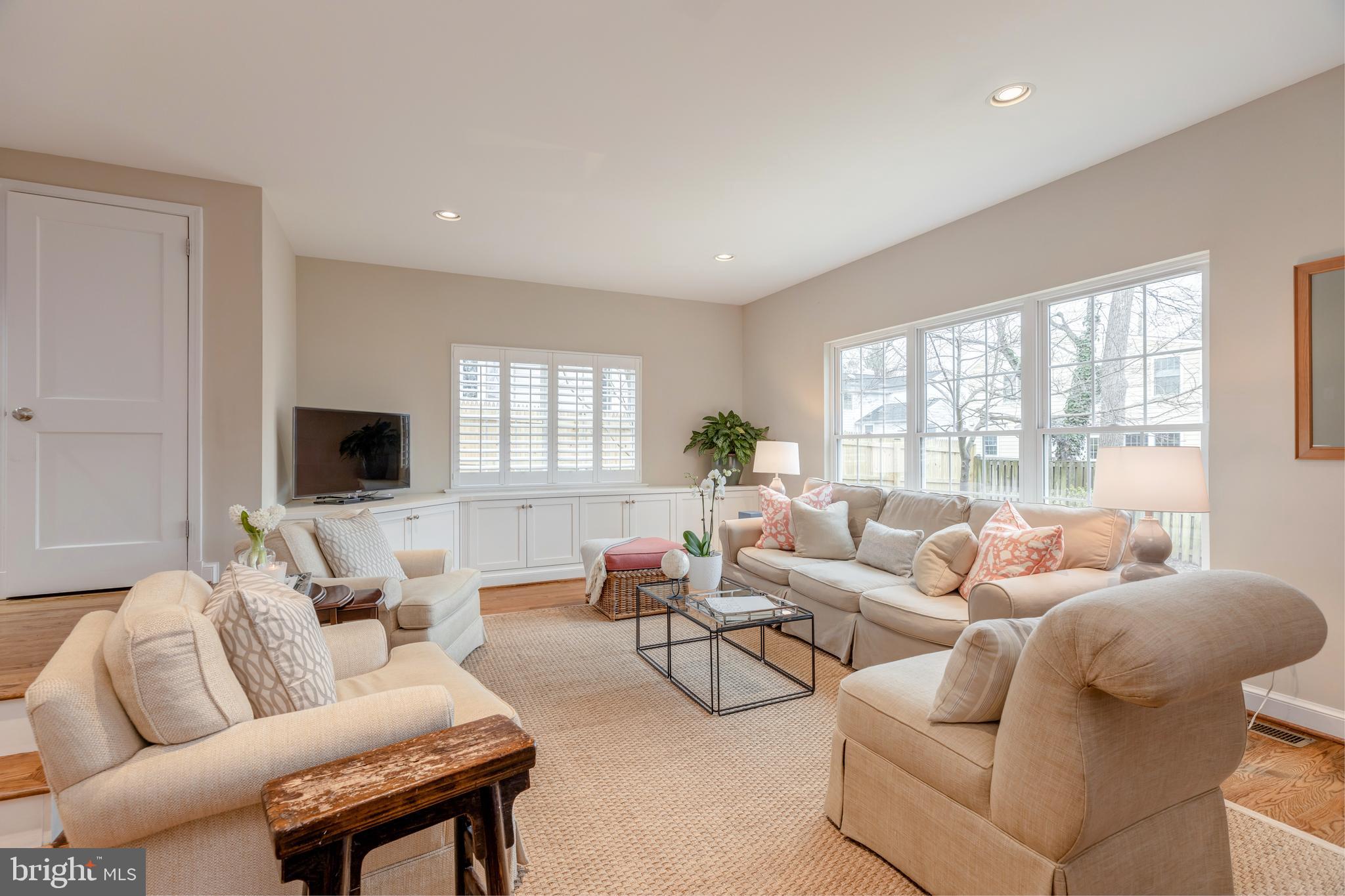 4909 Redford Road Bethesda, MD 20816 - Photo 4 of 23 Main Level - Family Room