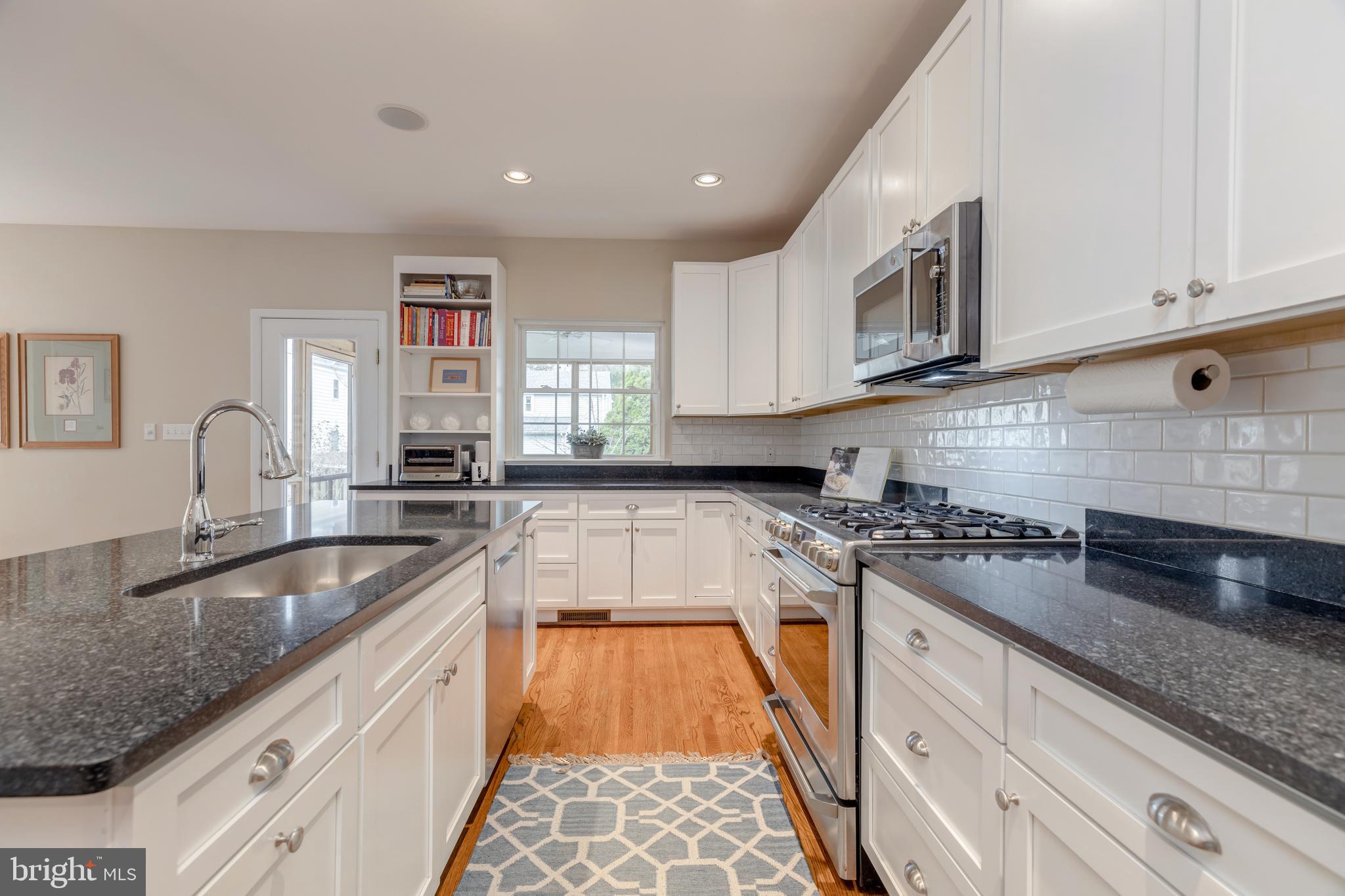 4909 Redford Road Bethesda, MD 20816 - Photo 8 of 23 Main Level - Eat-In Kitchen with Island