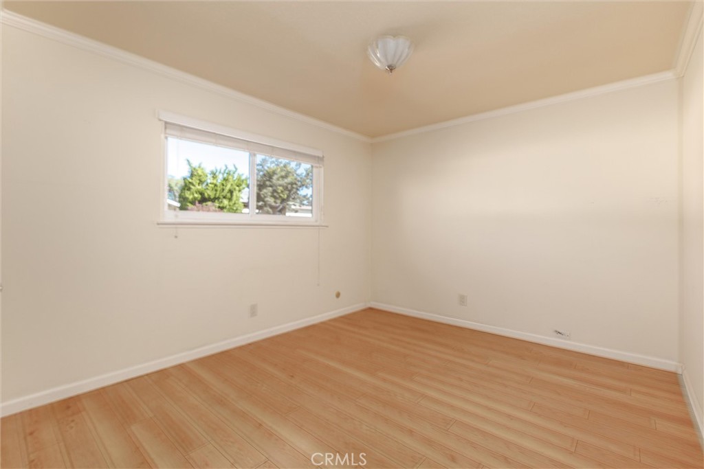 160 Verdon Street Morro Bay, CA 93442 - Photo 18 of 34 an empty room with wooden floor and windows