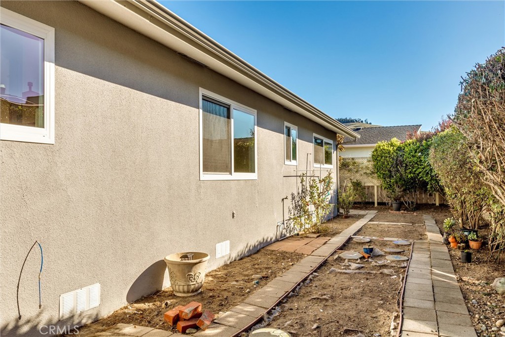 160 Verdon Street Morro Bay, CA 93442 - Photo 24 of 34 a front view of a house