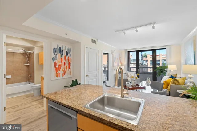 $2,700 | 631 D Street Northwest, Unit 1136, Washington, DC 20004