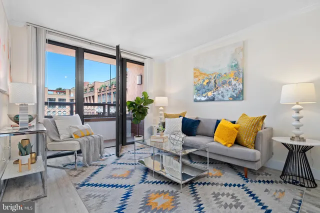 $2,700 | 631 D Street Northwest, Unit 1136, Washington, DC 20004