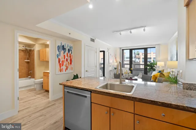 $2,700 | 631 D Street Northwest, Unit 1136, Washington, DC 20004