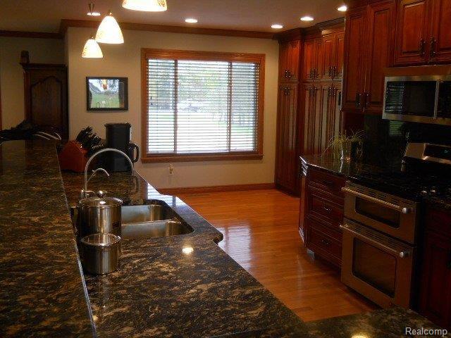 8174 East Bristol Road Davison, MI 48423 - Photo 21 of 39 amazing 14x21 kitchen.jpg