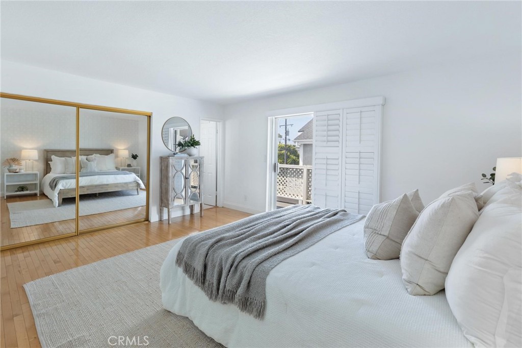 1421 12th Street, Unit 1 Manhattan Beach, CA 90266 - Photo 21 of 36 a spacious bedroom with a bed and a couch