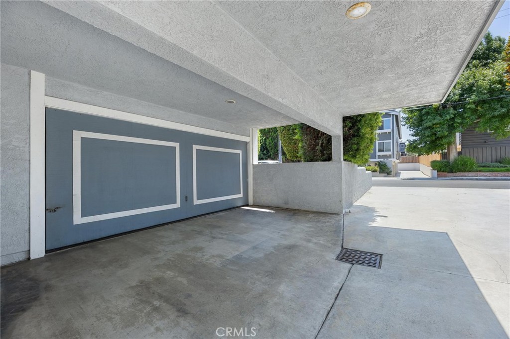 1421 12th Street, Unit 1 Manhattan Beach, CA 90266 - Photo 32 of 36 a view of a house with a patio