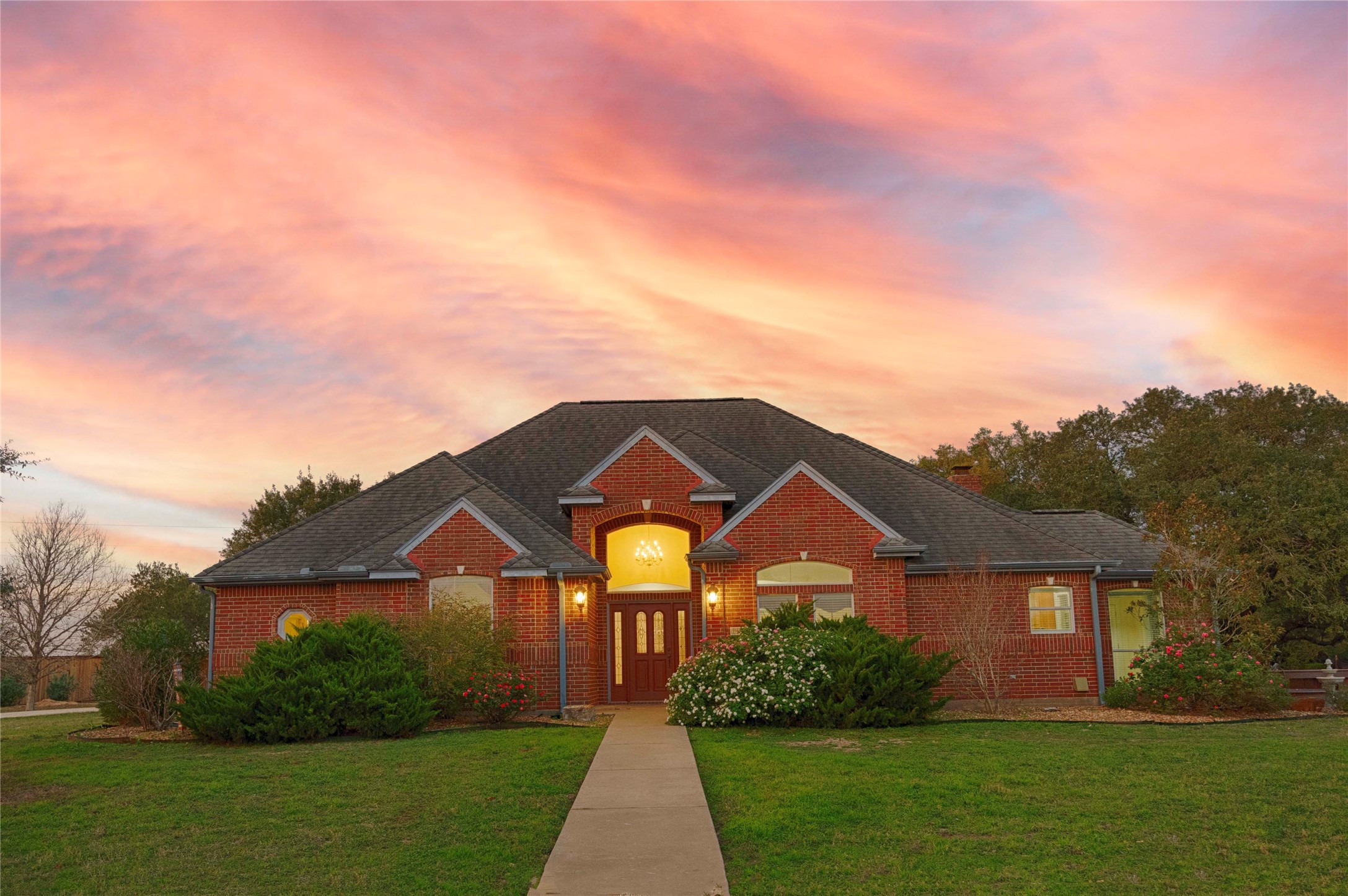 a view of house with garden