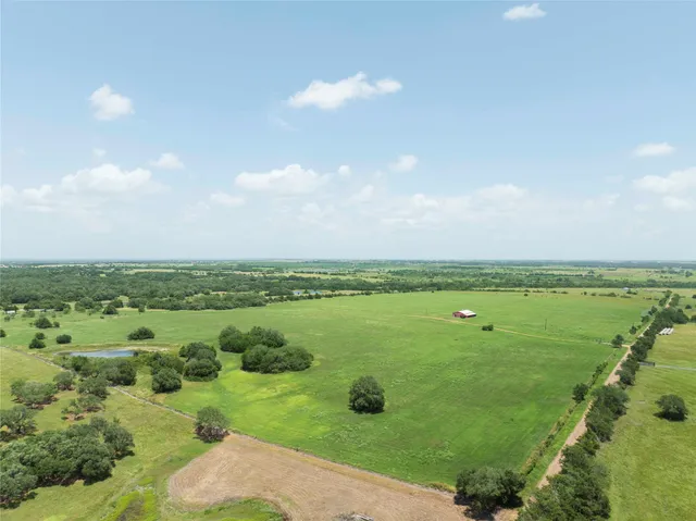 $1,200,000 | 900 Schulze Road, Muldoon, TX 78949