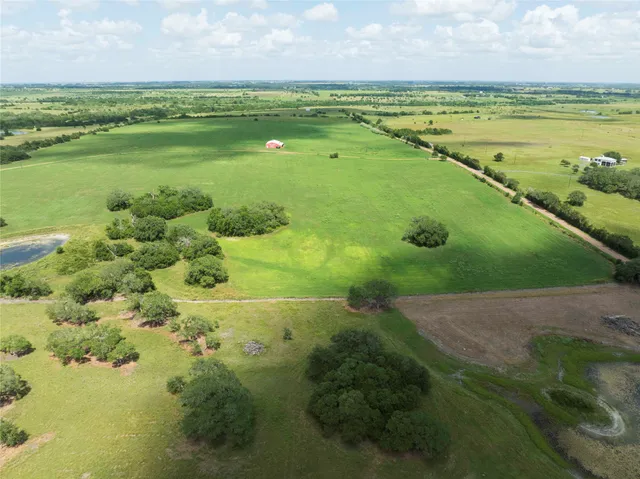 $1,895,000 | 900 Schulze Road, Muldoon, TX 78949