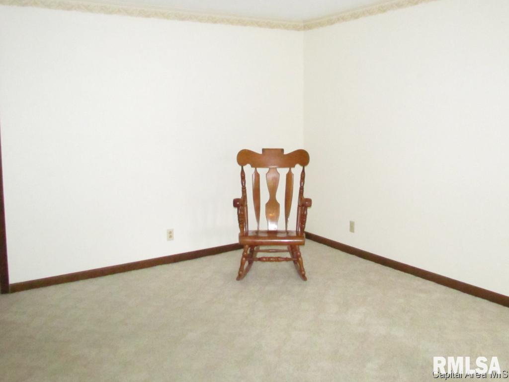 417 Armor Road Springfield, IL 62704 - Photo 2 of 19