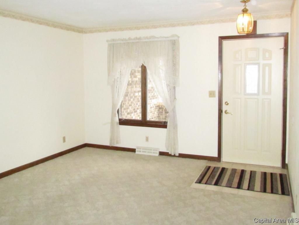 417 Armor Road Springfield, IL 62704 - Photo 3 of 19