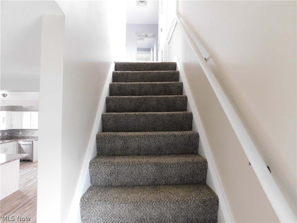 1227 Copley Road Akron, OH 44320 - Photo 20 of 35 Steps to 2nd floor, new carpet