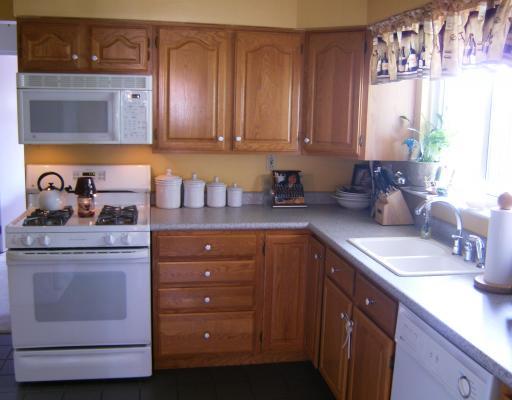 471 Orchard Spring Road Pittsburgh, PA 15220 - Photo 7 of 18 Kitchen.