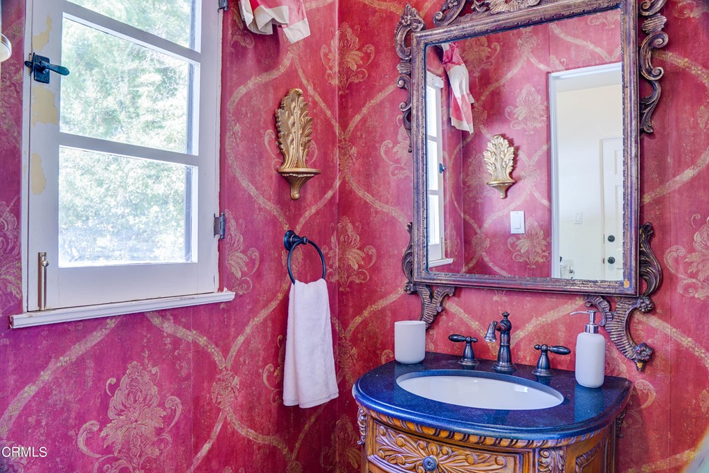 575 Glen Holly Drive Pasadena, CA 91105 - Photo 11 of 20 Bathroom